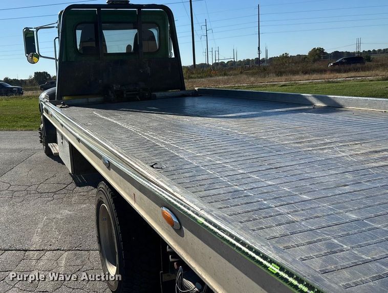 image for item ED2335 2015 Peterbilt 337 rollback truck