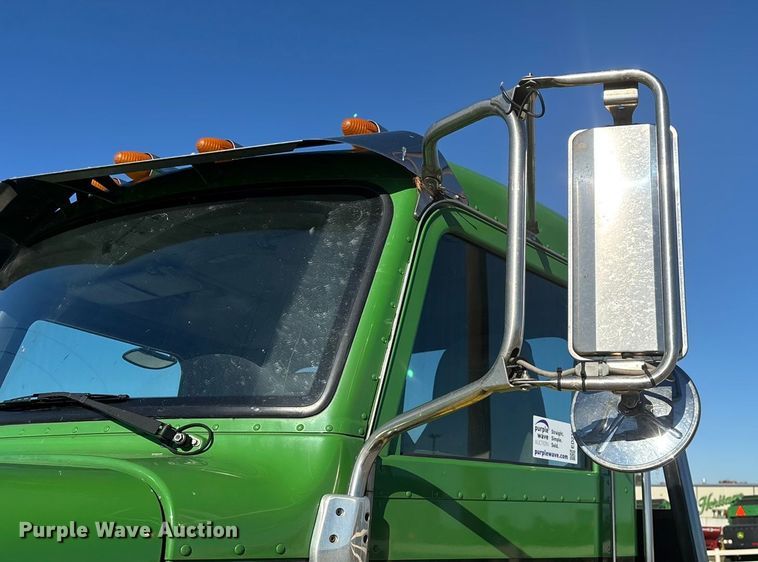 image for item ED2335 2015 Peterbilt 337 rollback truck