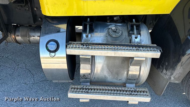 image for item ED2335 2015 Peterbilt 337 rollback truck