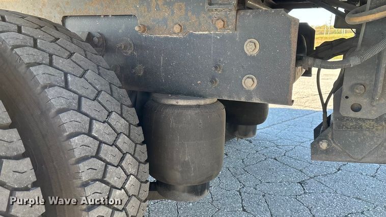 image for item ED2335 2015 Peterbilt 337 rollback truck