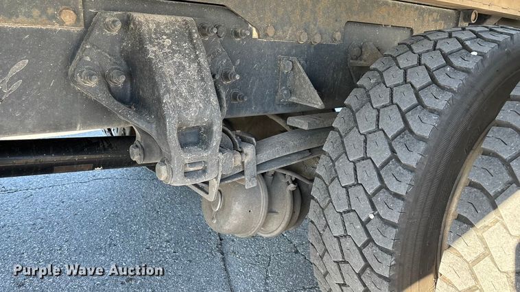 image for item ED2335 2015 Peterbilt 337 rollback truck