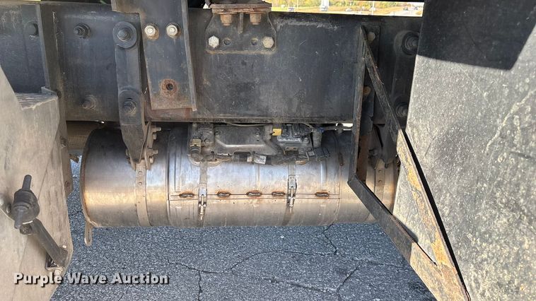 image for item ED2335 2015 Peterbilt 337 rollback truck