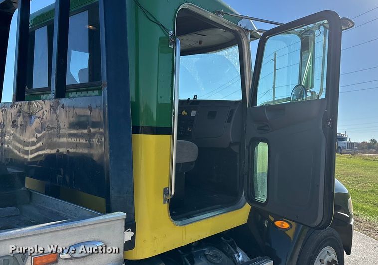 image for item ED2335 2015 Peterbilt 337 rollback truck