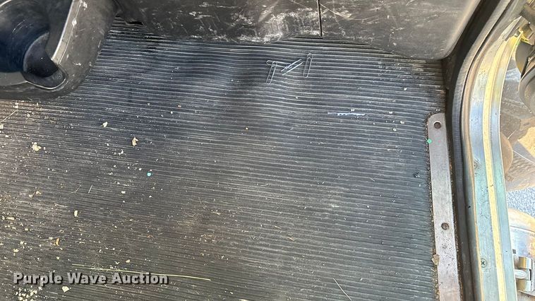 image for item ED2335 2015 Peterbilt 337 rollback truck