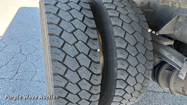 image for item ED2335 2015 Peterbilt 337 rollback truck