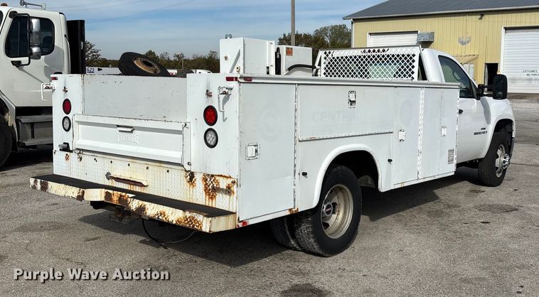 image for item ED2339 2008 GMC Sierra 3500HD utility bed pickup truck