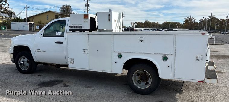 image for item ED2339 2008 GMC Sierra 3500HD utility bed pickup truck