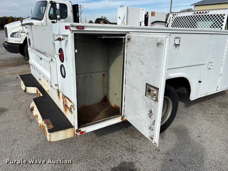 image for item ED2339 2008 GMC Sierra 3500HD utility bed pickup truck