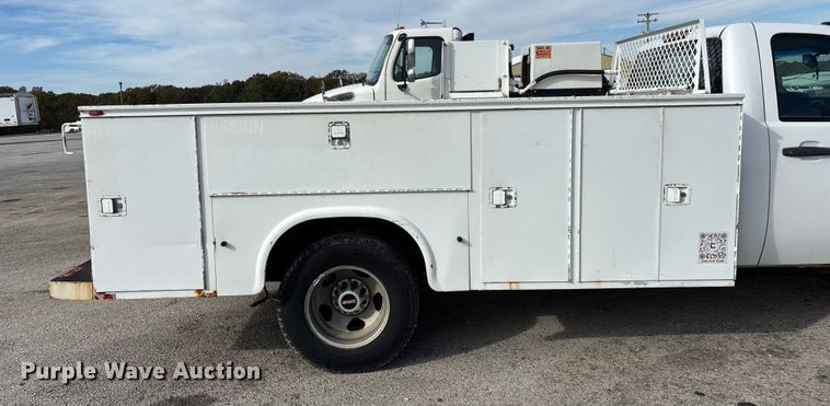 image for item ED2339 2008 GMC Sierra 3500HD utility bed pickup truck