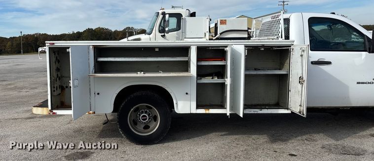 image for item ED2339 2008 GMC Sierra 3500HD utility bed pickup truck