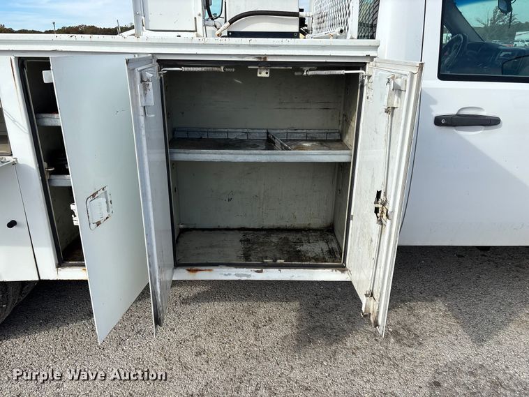 image for item ED2339 2008 GMC Sierra 3500HD utility bed pickup truck