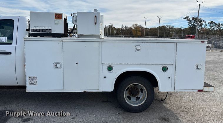 image for item ED2339 2008 GMC Sierra 3500HD utility bed pickup truck