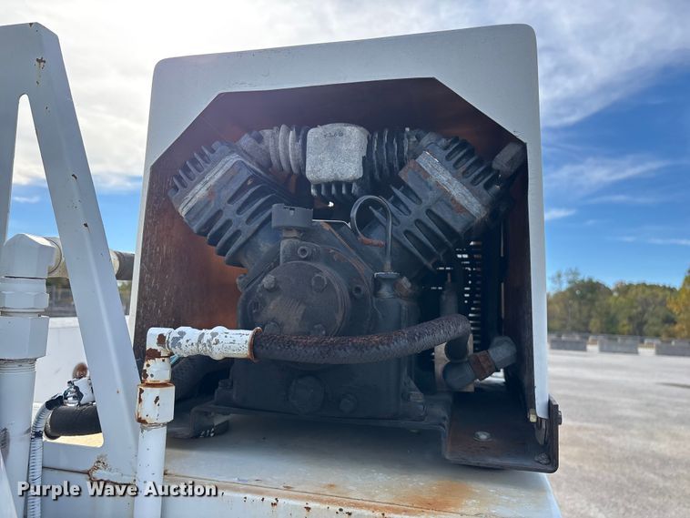 image for item ED2339 2008 GMC Sierra 3500HD utility bed pickup truck