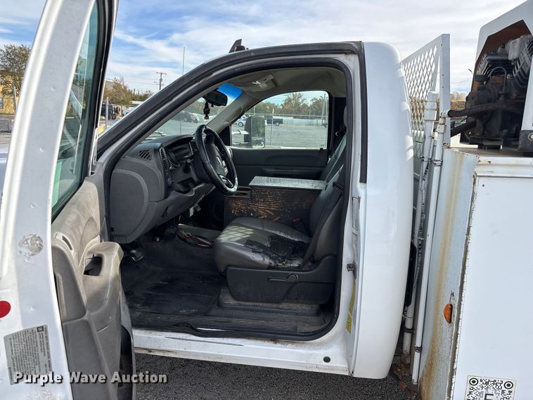 image for item ED2339 2008 GMC Sierra 3500HD utility bed pickup truck