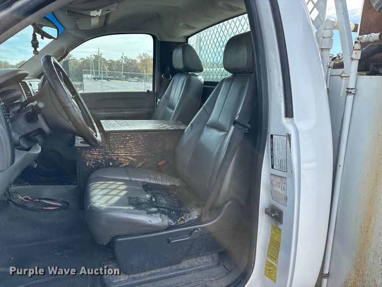 image for item ED2339 2008 GMC Sierra 3500HD utility bed pickup truck