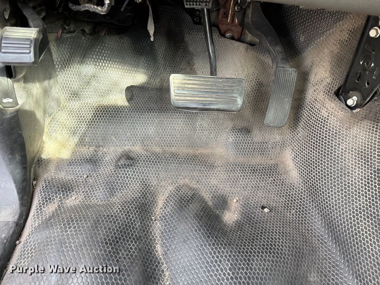 image for item ED2339 2008 GMC Sierra 3500HD utility bed pickup truck