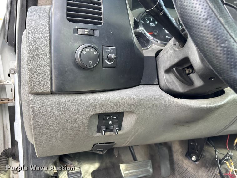 image for item ED2339 2008 GMC Sierra 3500HD utility bed pickup truck