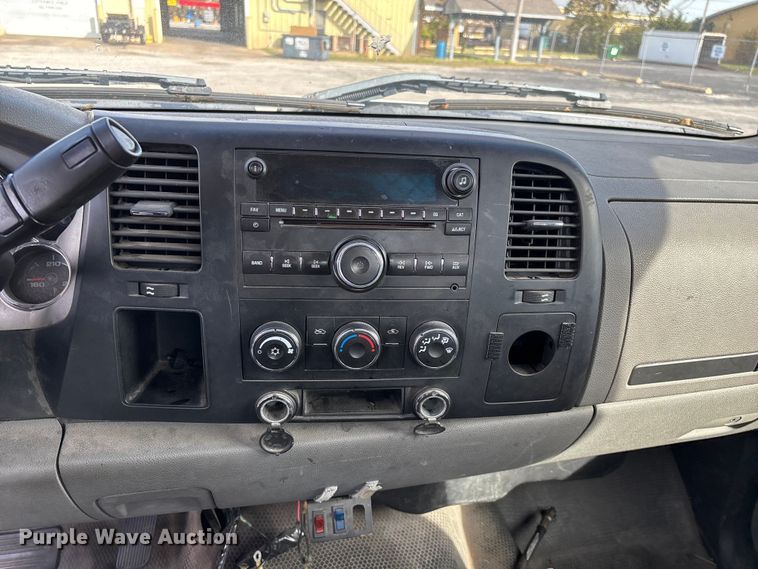 image for item ED2339 2008 GMC Sierra 3500HD utility bed pickup truck