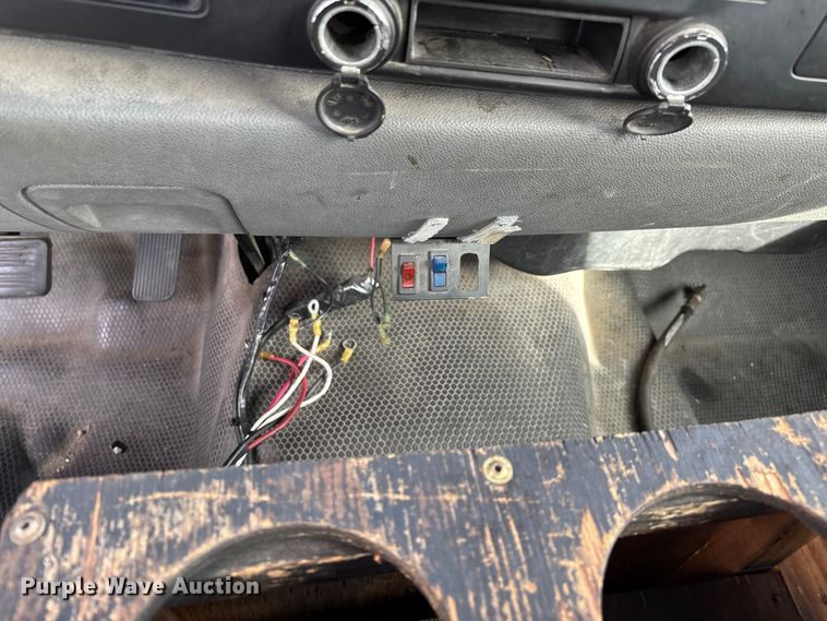 image for item ED2339 2008 GMC Sierra 3500HD utility bed pickup truck