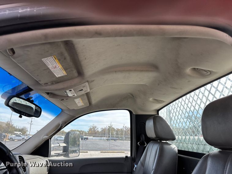 image for item ED2339 2008 GMC Sierra 3500HD utility bed pickup truck