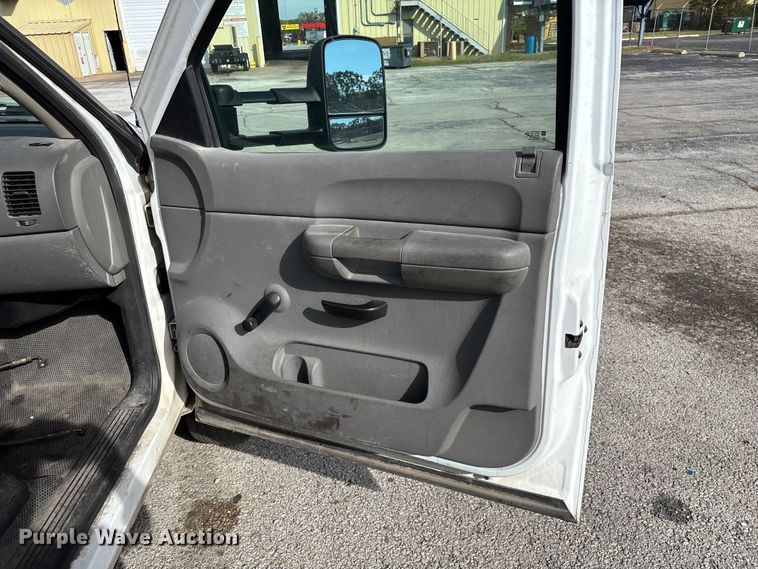 image for item ED2339 2008 GMC Sierra 3500HD utility bed pickup truck