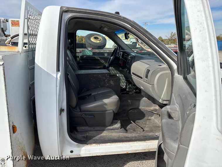 image for item ED2339 2008 GMC Sierra 3500HD utility bed pickup truck