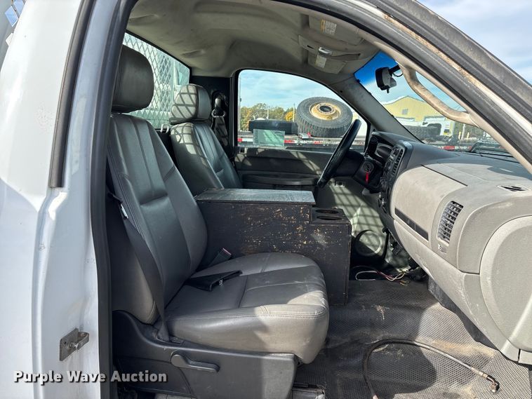 image for item ED2339 2008 GMC Sierra 3500HD utility bed pickup truck