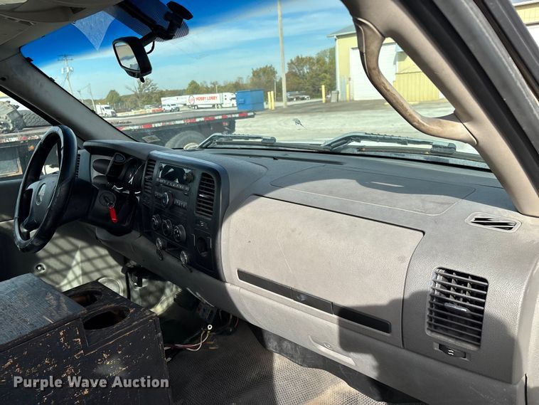 image for item ED2339 2008 GMC Sierra 3500HD utility bed pickup truck