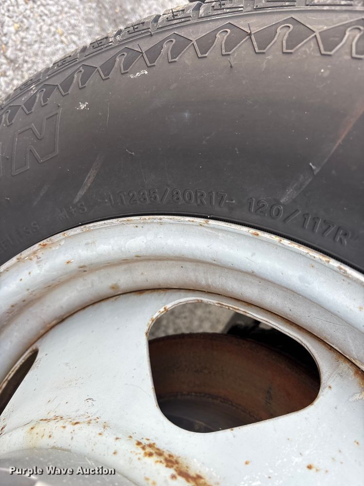 image for item ED2339 2008 GMC Sierra 3500HD utility bed pickup truck