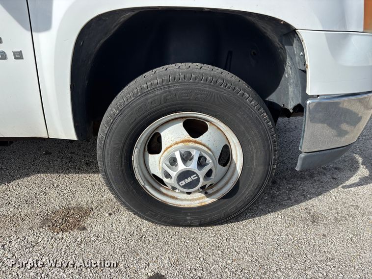 image for item ED2339 2008 GMC Sierra 3500HD utility bed pickup truck