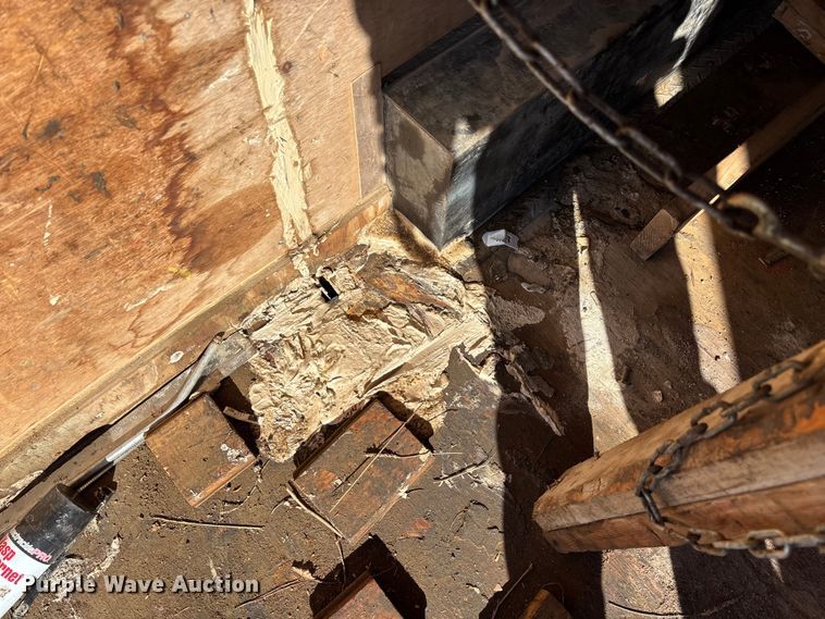 image for item ED2345 2006 Roadmaster RME818TA2 enclosed cargo trailer