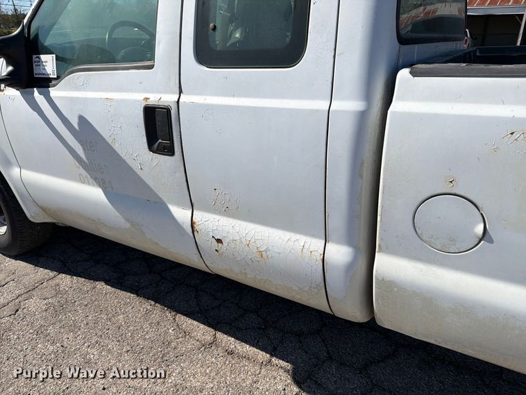 image for item ED5002 2001 Ford F250 Super Duty SuperCab pickup truck