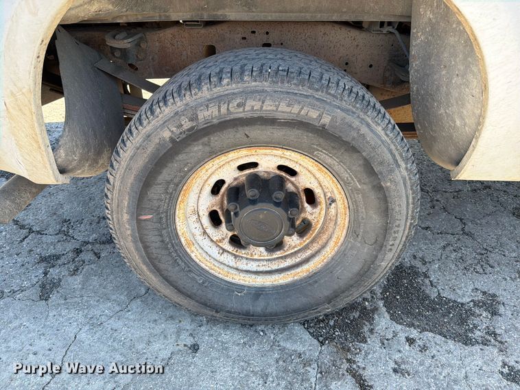 image for item ED5002 2001 Ford F250 Super Duty SuperCab pickup truck