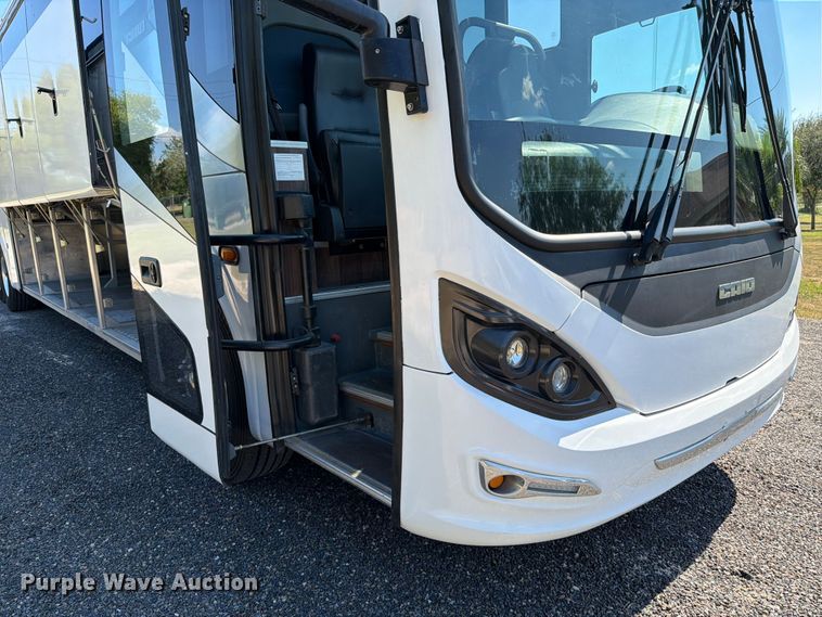 image for item ED5984 2014 Freightliner Giro 3600 coach bus