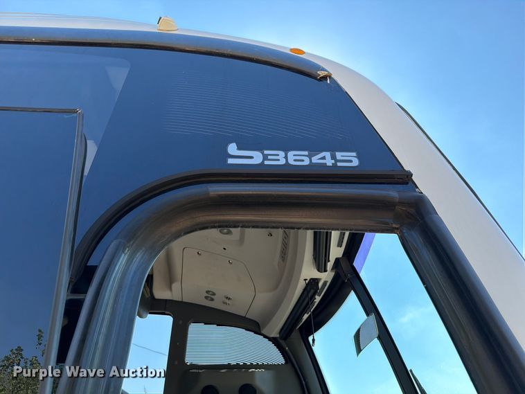 image for item ED5984 2014 Freightliner Giro 3600 coach bus