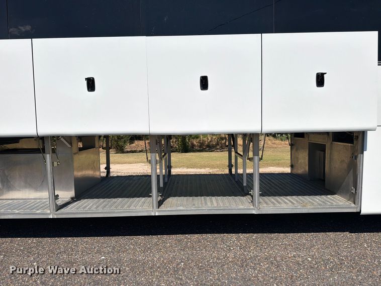 image for item ED5984 2014 Freightliner Giro 3600 coach bus