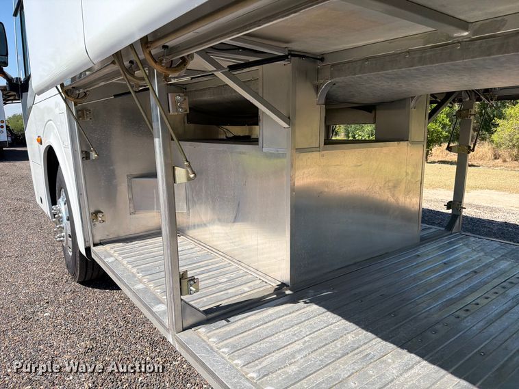 image for item ED5984 2014 Freightliner Giro 3600 coach bus