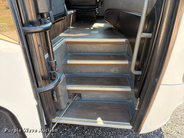 image for item ED5984 2014 Freightliner Giro 3600 coach bus