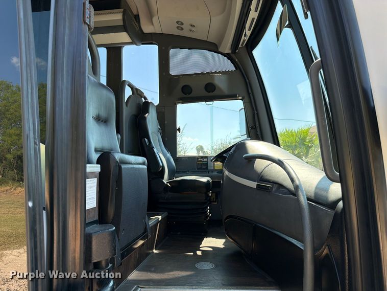 image for item ED5984 2014 Freightliner Giro 3600 coach bus