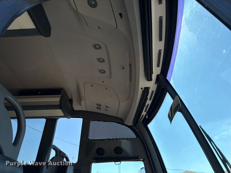 image for item ED5984 2014 Freightliner Giro 3600 coach bus