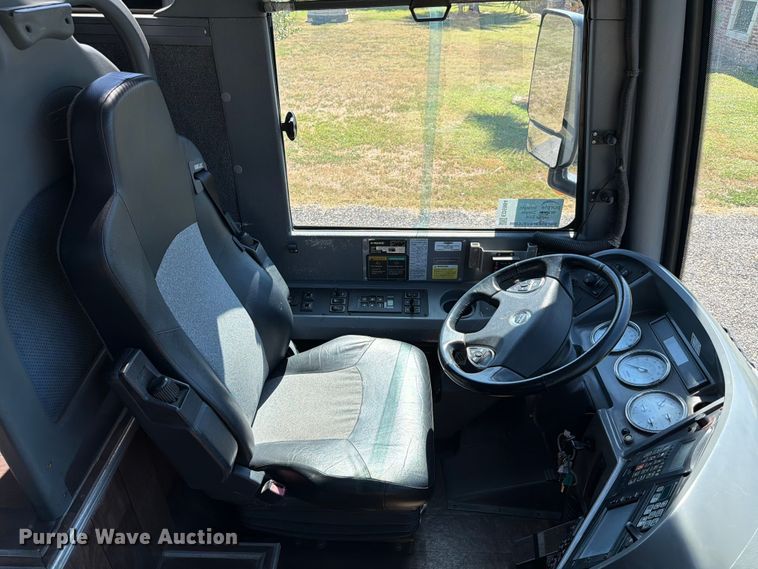 image for item ED5984 2014 Freightliner Giro 3600 coach bus