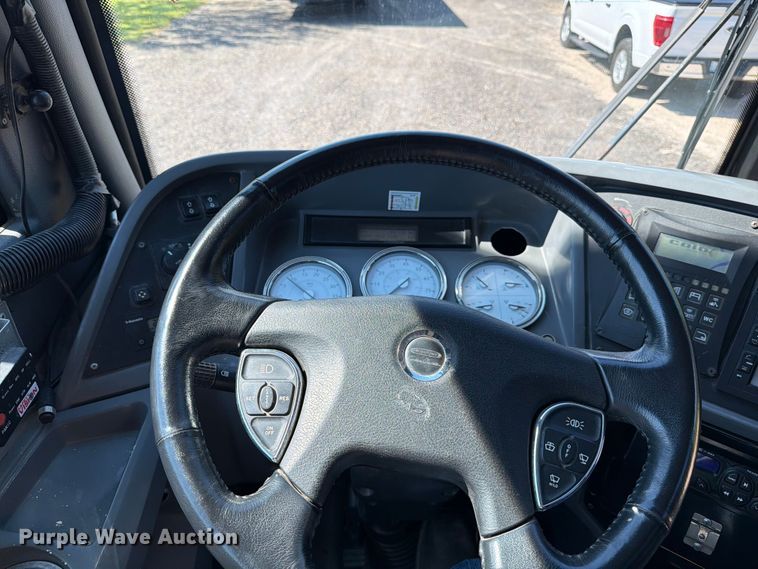 image for item ED5984 2014 Freightliner Giro 3600 coach bus