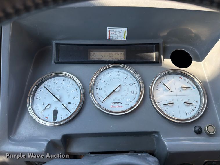 image for item ED5984 2014 Freightliner Giro 3600 coach bus