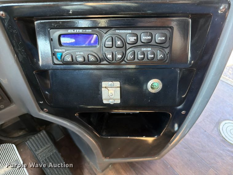 image for item ED5984 2014 Freightliner Giro 3600 coach bus