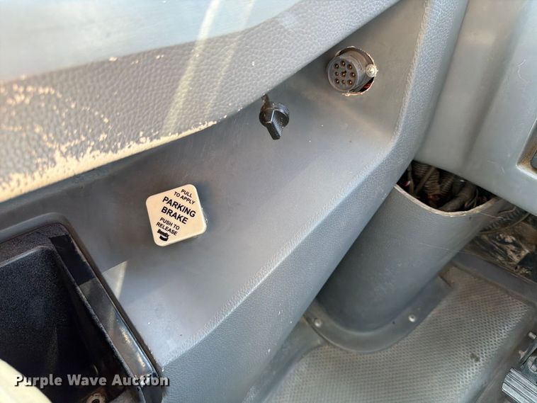 image for item ED5984 2014 Freightliner Giro 3600 coach bus