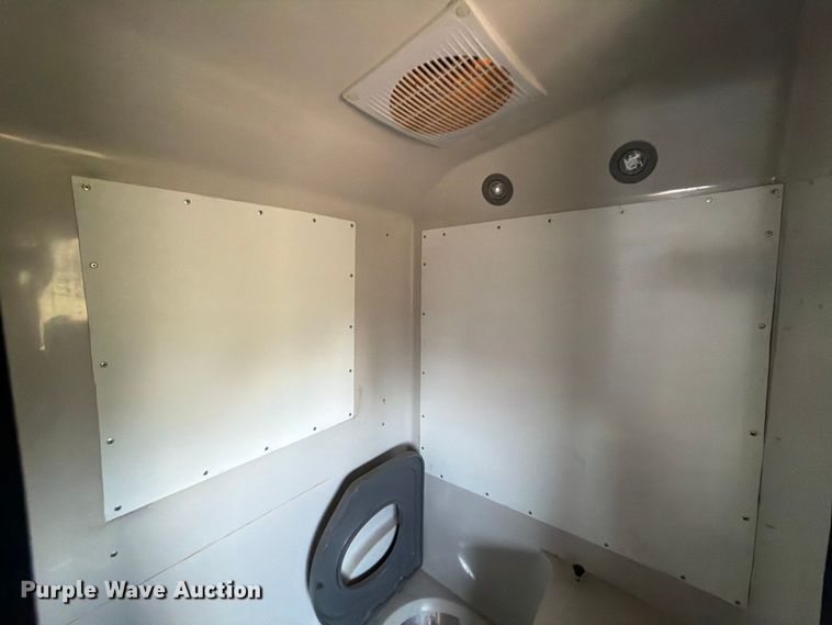 image for item ED5984 2014 Freightliner Giro 3600 coach bus