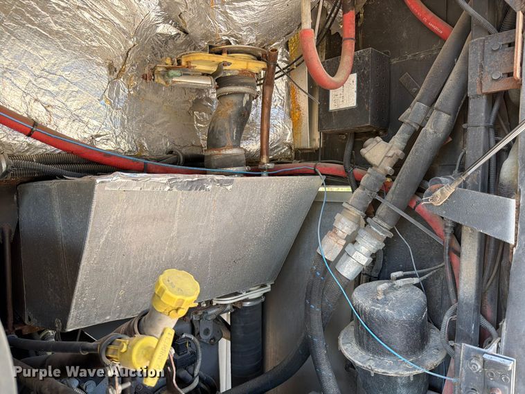 image for item ED5984 2014 Freightliner Giro 3600 coach bus