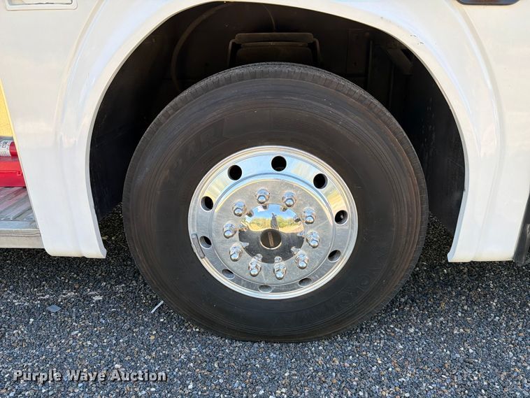 image for item ED5984 2014 Freightliner Giro 3600 coach bus