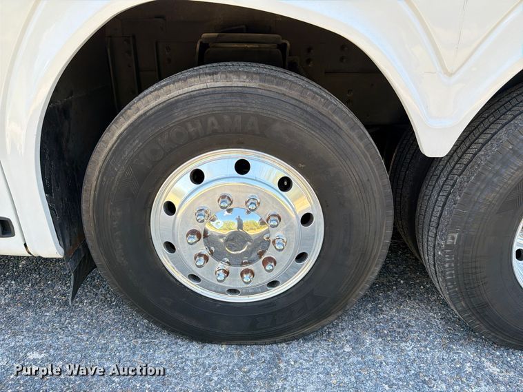 image for item ED5984 2014 Freightliner Giro 3600 coach bus