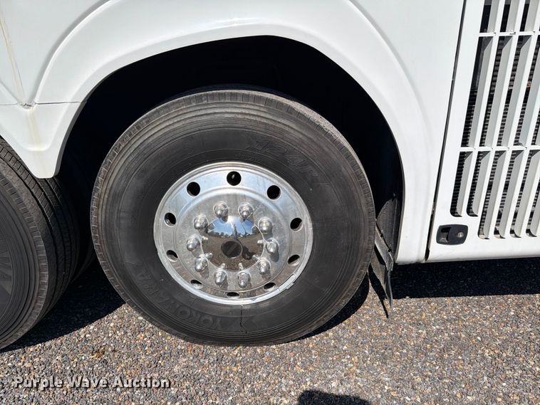 image for item ED5984 2014 Freightliner Giro 3600 coach bus